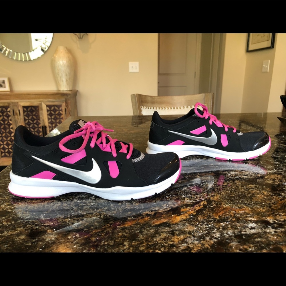 Women’s Nike Shoes size 7.5
